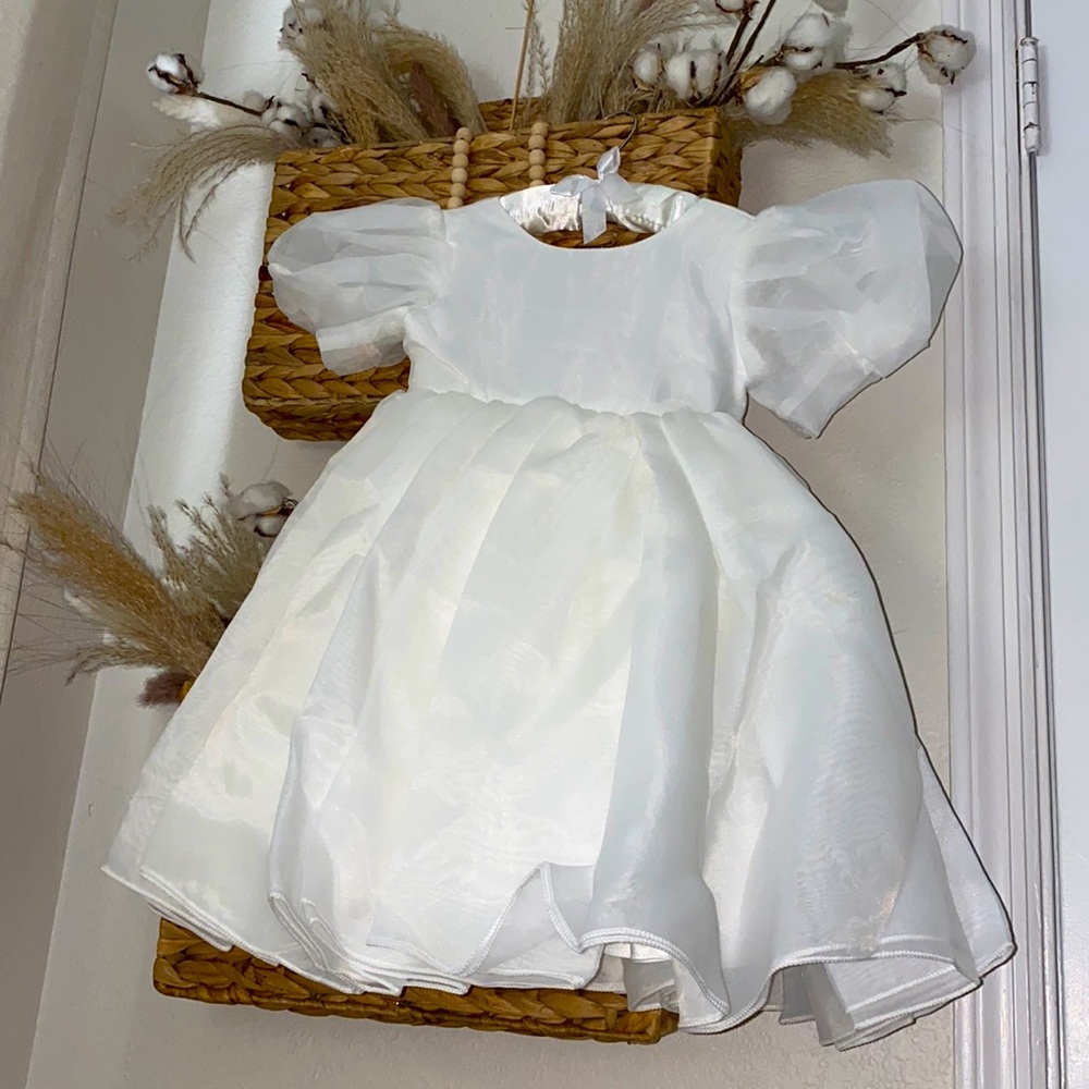 NWT White Wedding Flower Girl Dress Sz 18 Months. Never worn, perfect condition.